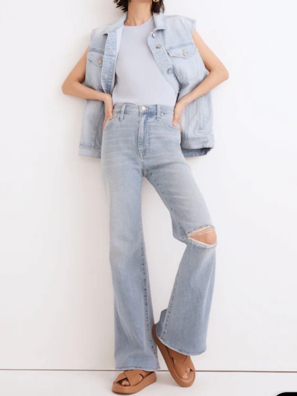 Madewell
11" High-Rise Flare Jeans in Eversfield Wash: Knee-Rip Edition